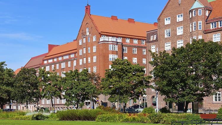 <p data-block-key="71aoe">Tiili on erinomainen ratkaisu ekologisesti kestävään rakentamiseen.</p>