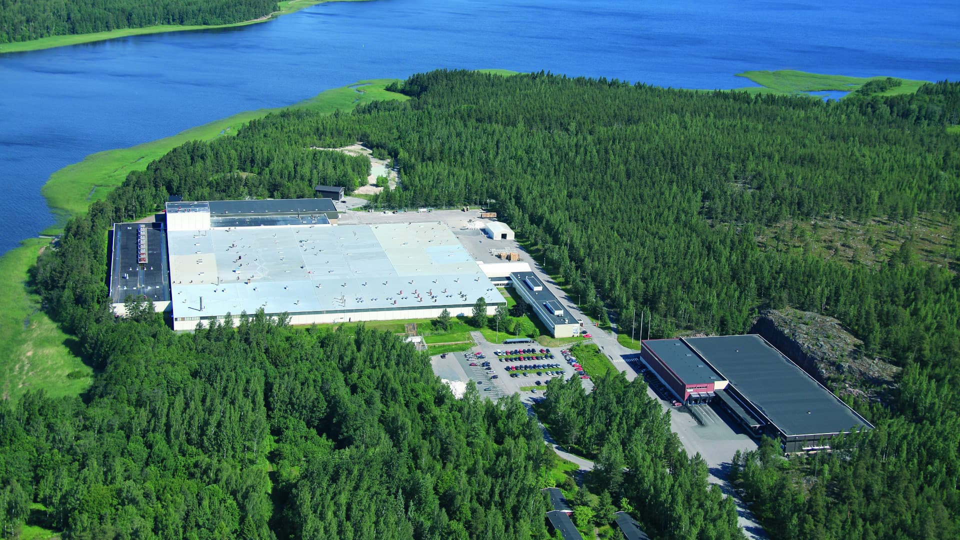 <p data-block-key="9cu3e">Tammisaaren tehdas sijaitsee Natura 2000 -luonnonsuojelualueella, mikä on huomioitu tuotannon kaikissa vaiheissa.</p>